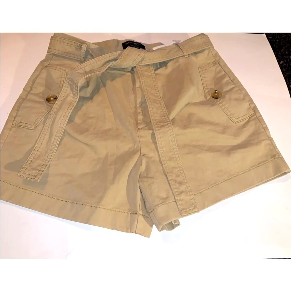 NWT Banana Republic Khaki Shorts With Tie Pockets Women’s Sz 8